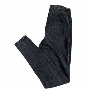 DIVIDED black acid wash jeans
